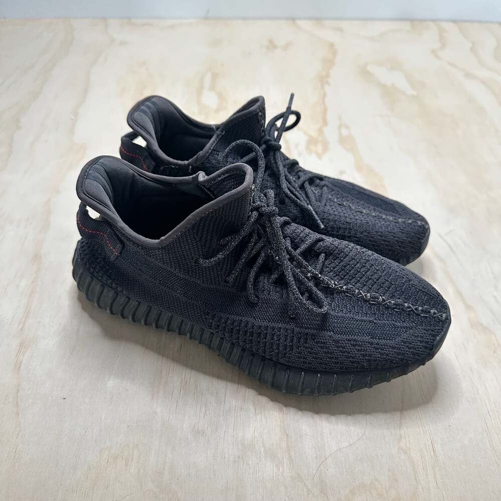 Adidas Yeezy Boost 350 V2 Black Non-Reflective Sneakers First edition 04/19